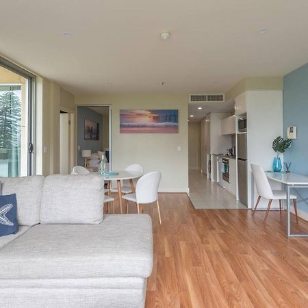 Beachside Luxury Apartments One & Two Bedroom In Beachfront Oaks Pier Building Ґленелґ Екстер'єр фото