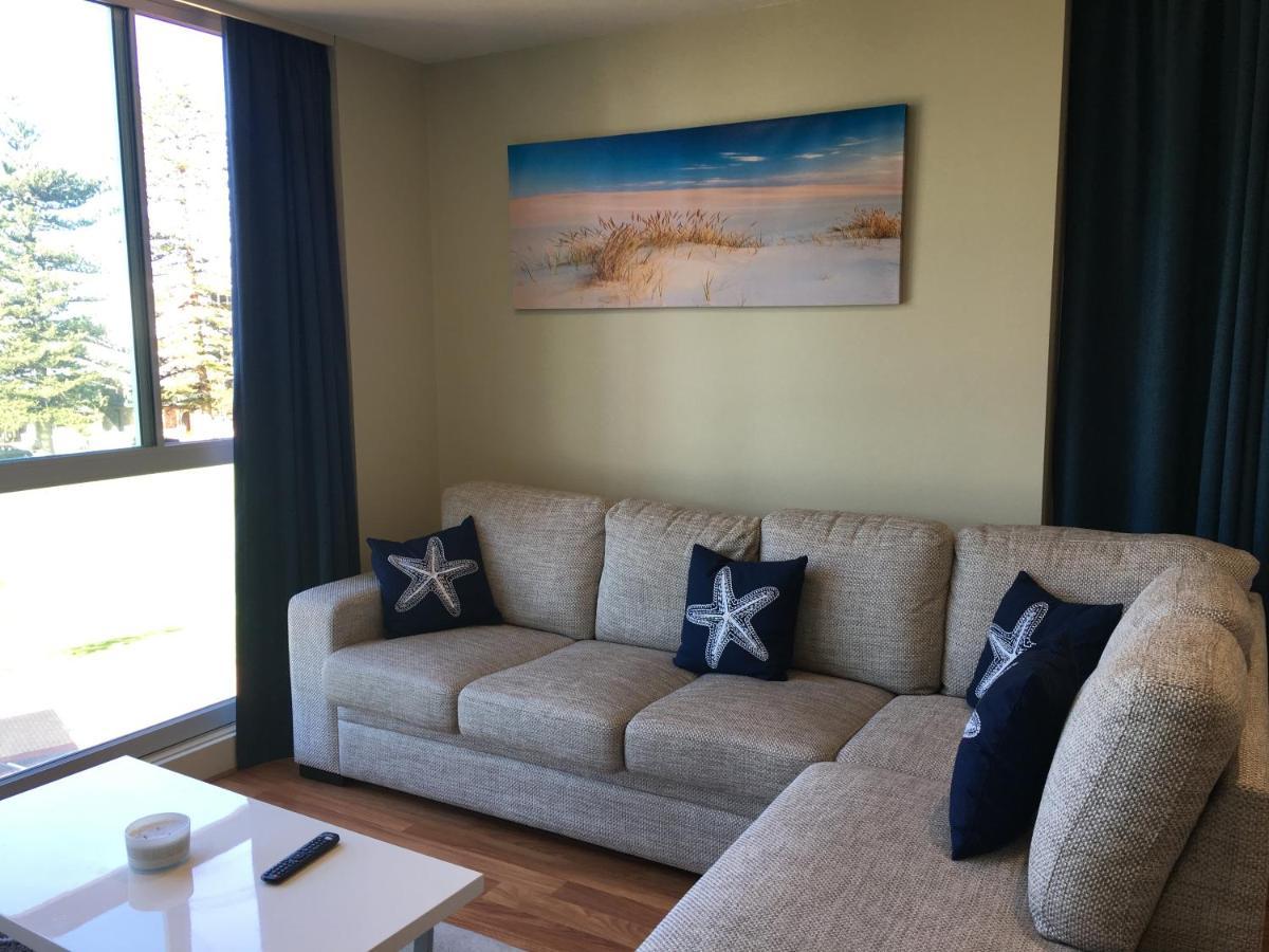 Beachside Luxury Apartments One & Two Bedroom In Beachfront Oaks Pier Building Ґленелґ Екстер'єр фото