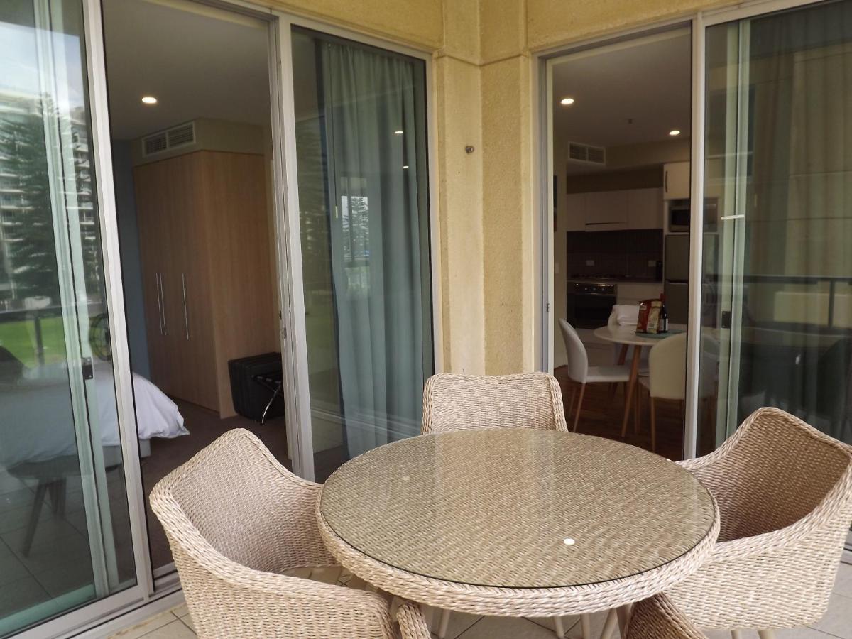 Beachside Luxury Apartments One & Two Bedroom In Beachfront Oaks Pier Building Ґленелґ Екстер'єр фото