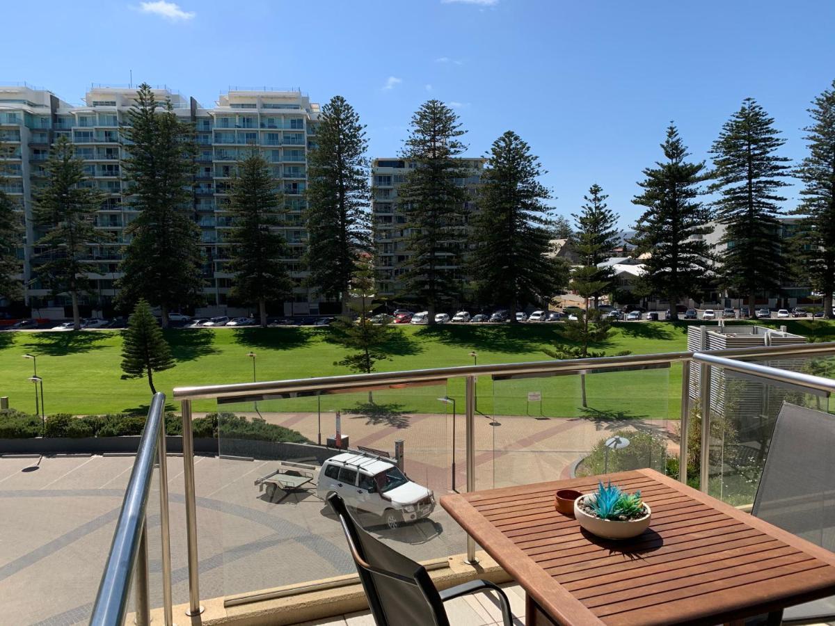 Beachside Luxury Apartments One & Two Bedroom In Beachfront Oaks Pier Building Ґленелґ Екстер'єр фото