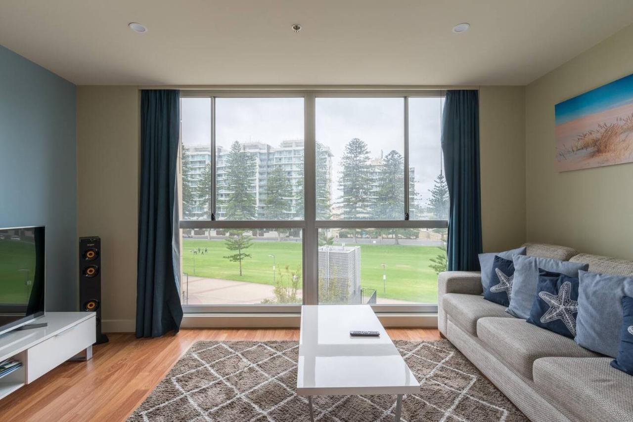 Beachside Luxury Apartments One & Two Bedroom In Beachfront Oaks Pier Building Ґленелґ Екстер'єр фото