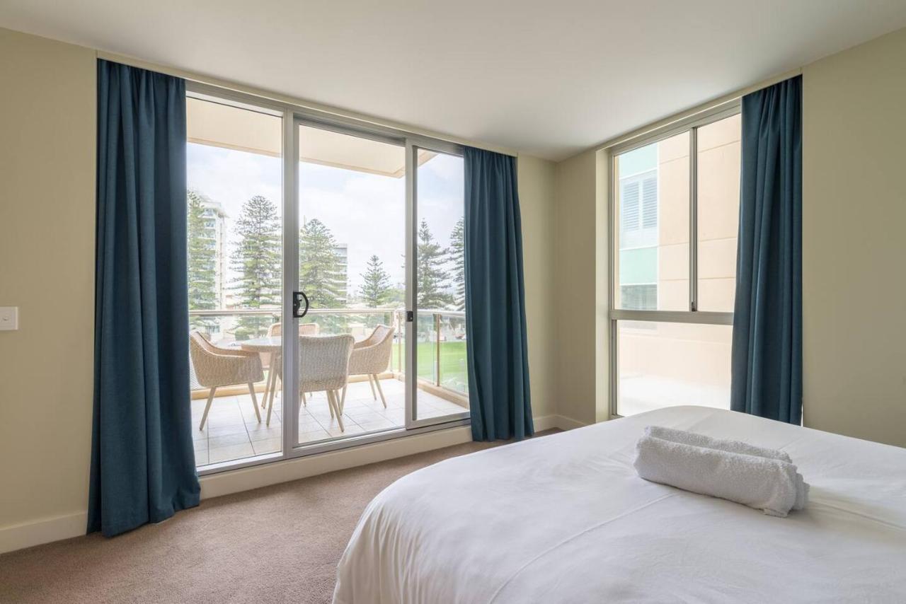 Beachside Luxury Apartments One & Two Bedroom In Beachfront Oaks Pier Building Ґленелґ Екстер'єр фото