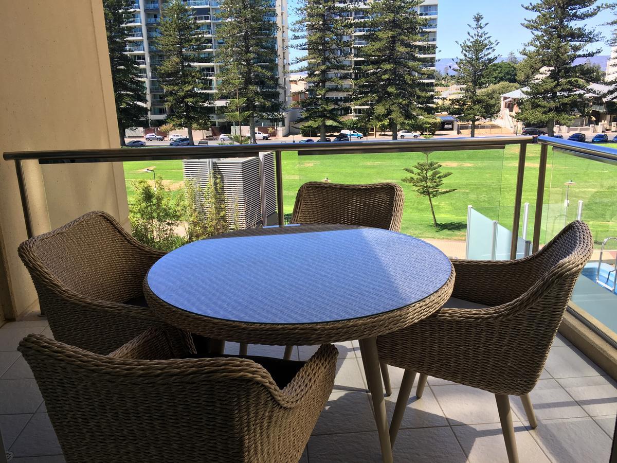 Beachside Luxury Apartments One & Two Bedroom In Beachfront Oaks Pier Building Ґленелґ Екстер'єр фото