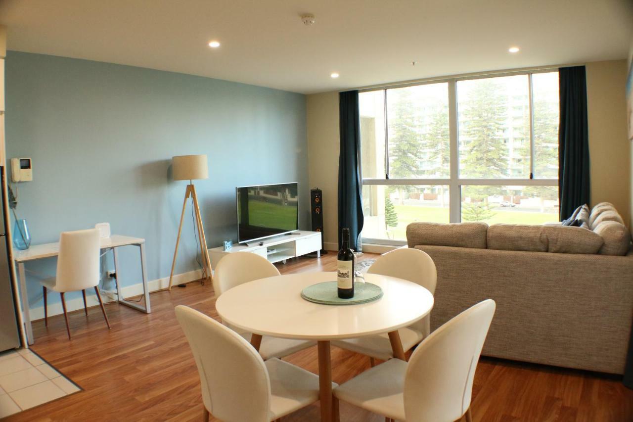 Beachside Luxury Apartments One & Two Bedroom In Beachfront Oaks Pier Building Ґленелґ Екстер'єр фото